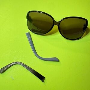 Gucci Women's sunglasses bricked